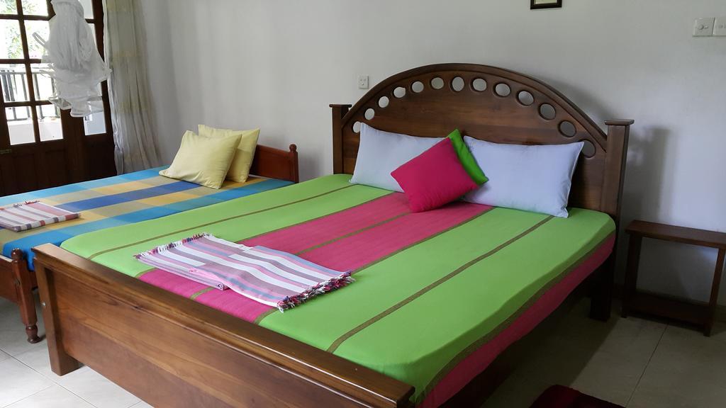 River Side Homestay Apartment Канді Екстер'єр фото