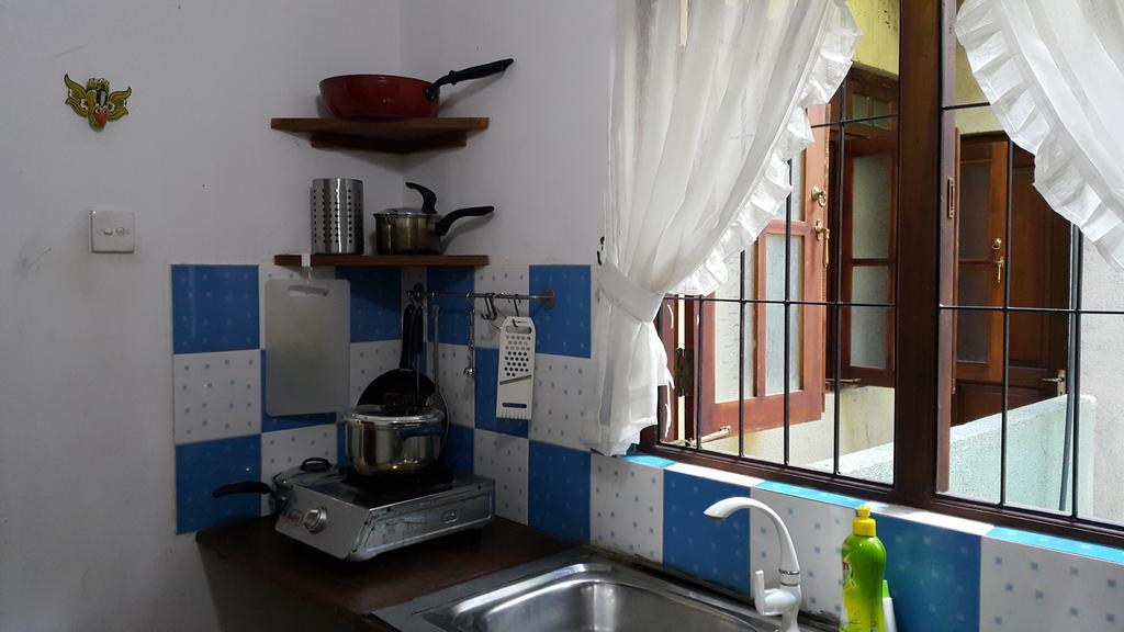 River Side Homestay Apartment Канді Екстер'єр фото