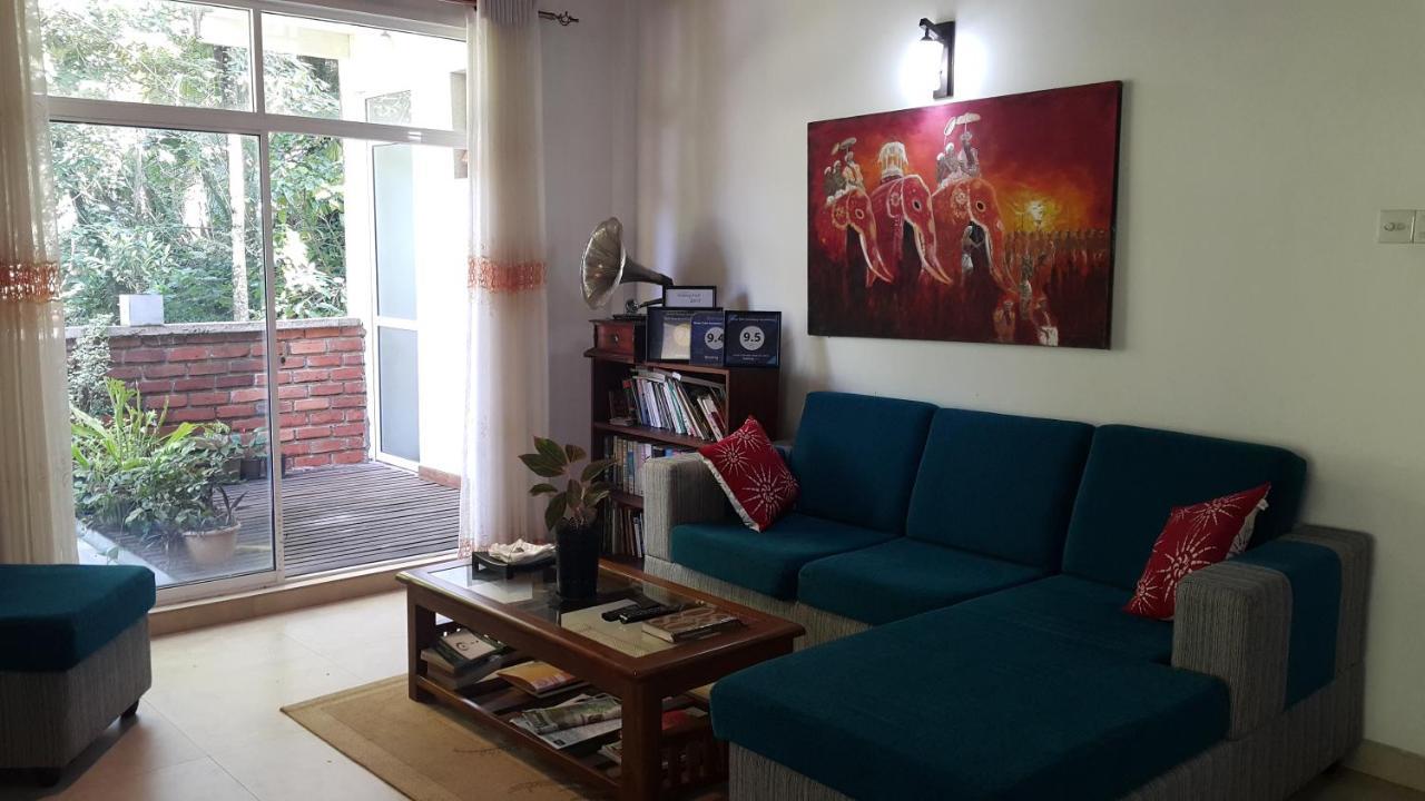 River Side Homestay Apartment Канді Екстер'єр фото